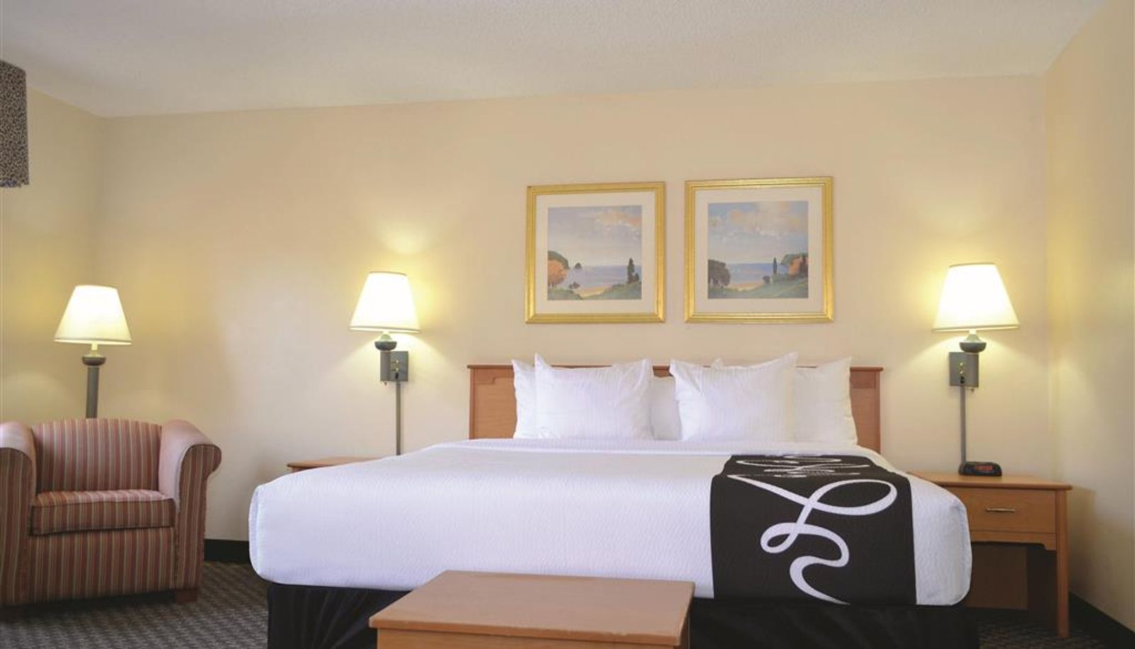 Room - La Quinta Inn & Suites by Wyndham Tampa Fairgrounds - Casino