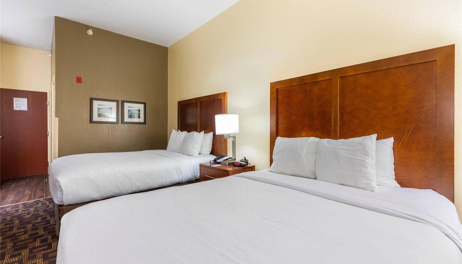 Camera - Comfort Inn & Suites North Aurora - Naperville