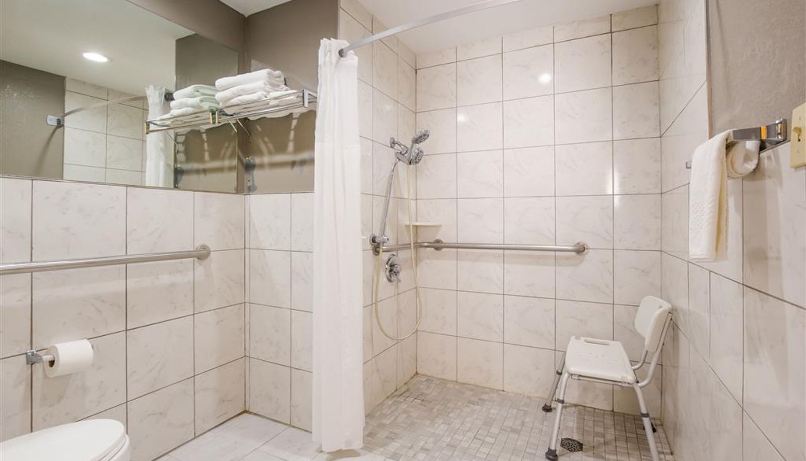 Zimmer - Quality Inn & Suites CVG Airport
