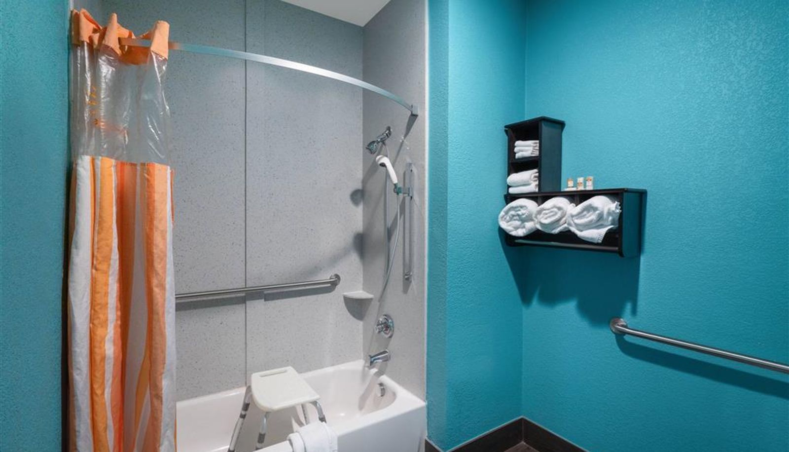 Room - La Quinta Inn & Suites by Wyndham Knoxville East
