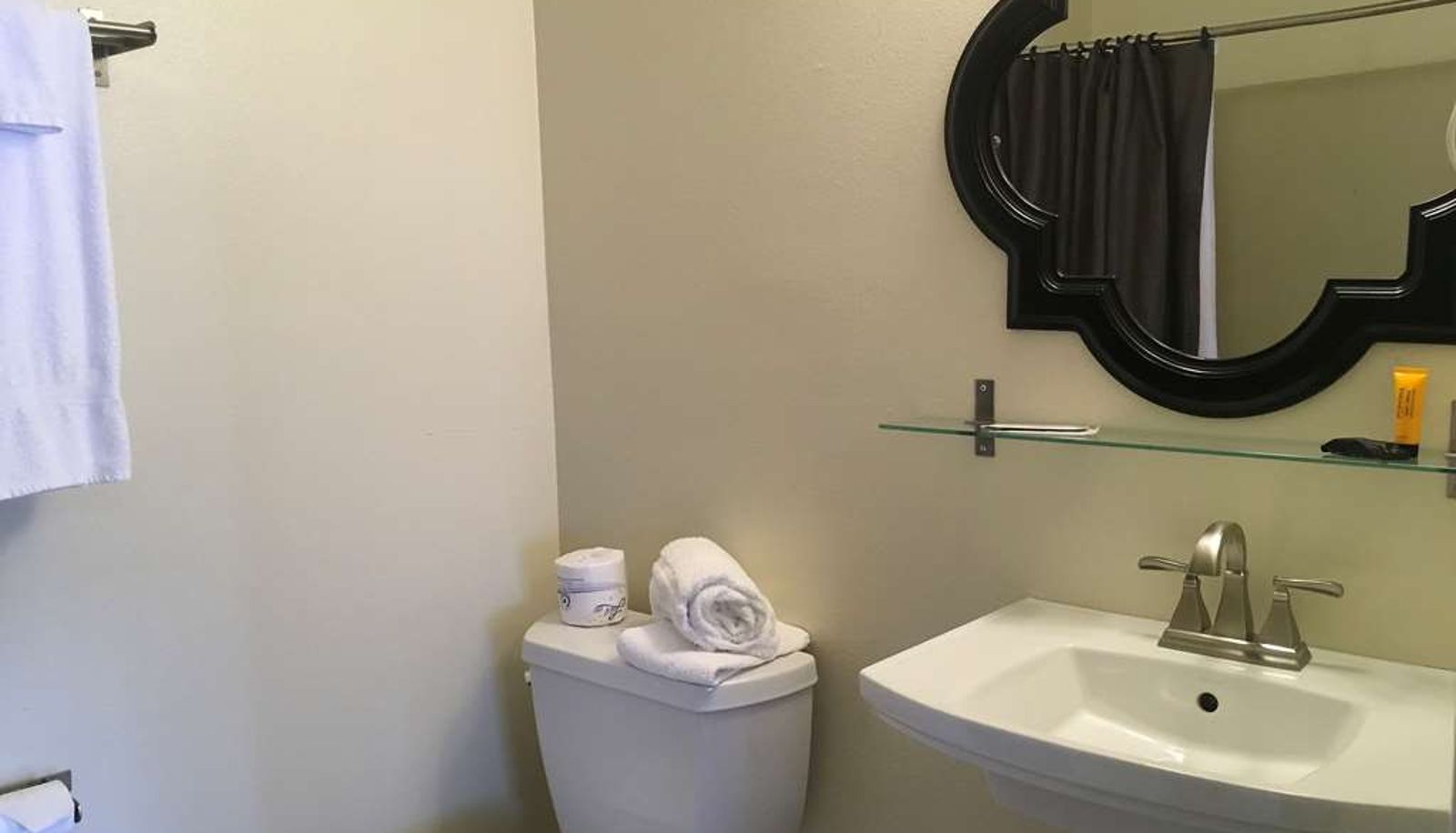 Vierbettzimmer - Americas Best Value Inn Rancho Palos Verdes