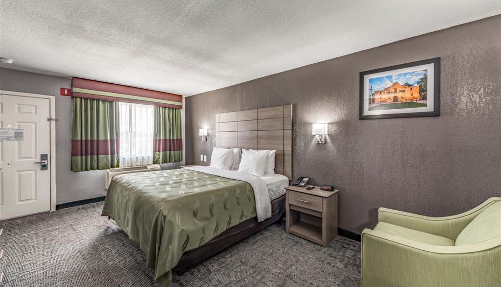 Zimmer - Quality Inn I-10 East near Frost Bank Center