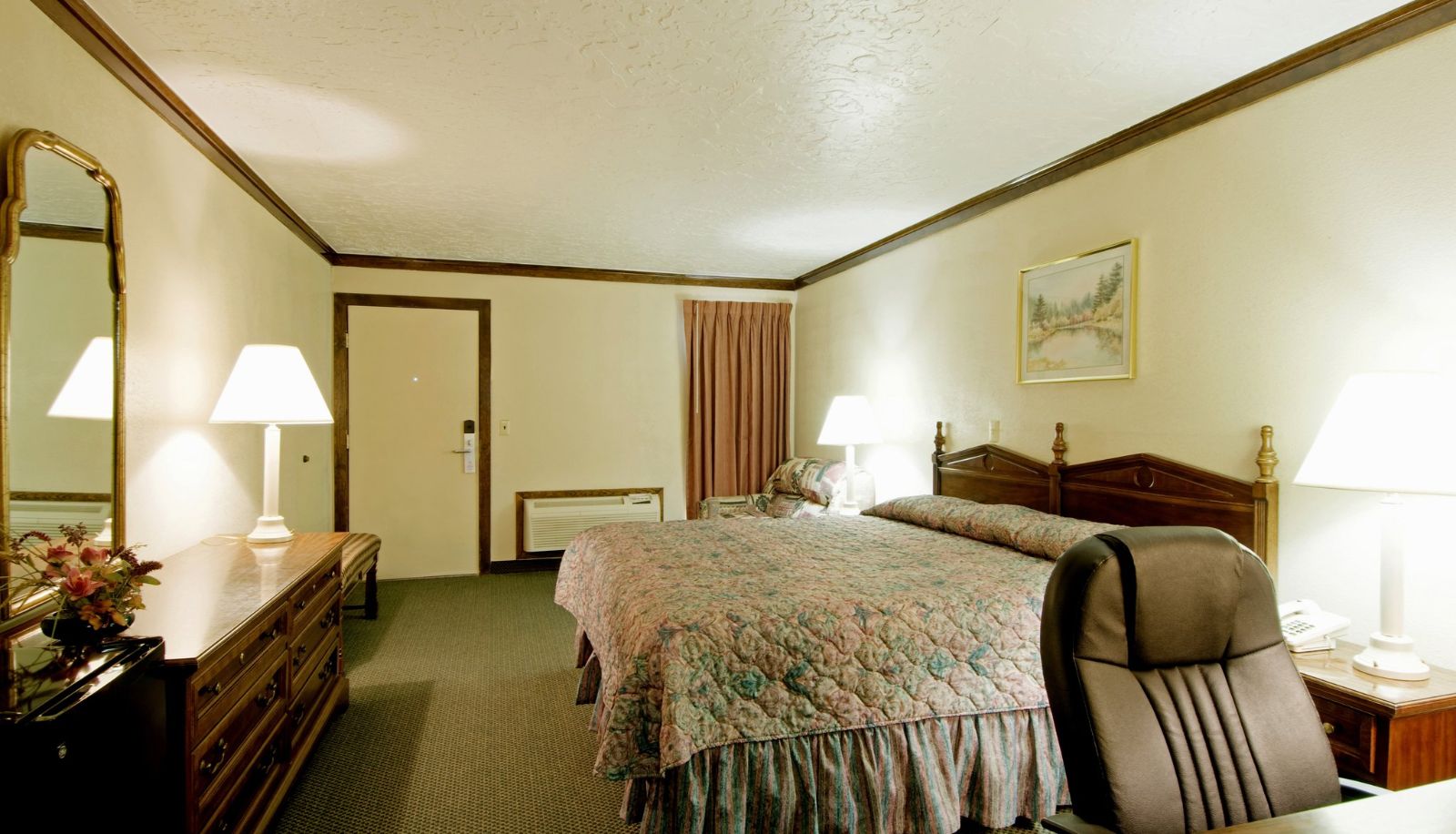 Camera - Econo Lodge Inn & Suites