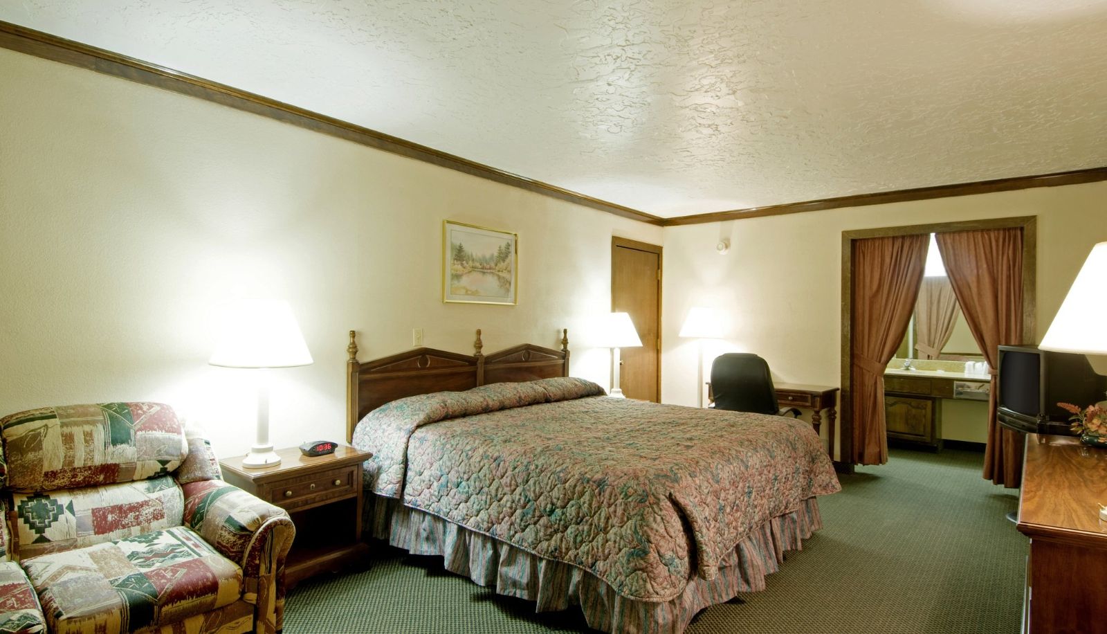 Camera - Econo Lodge Inn & Suites
