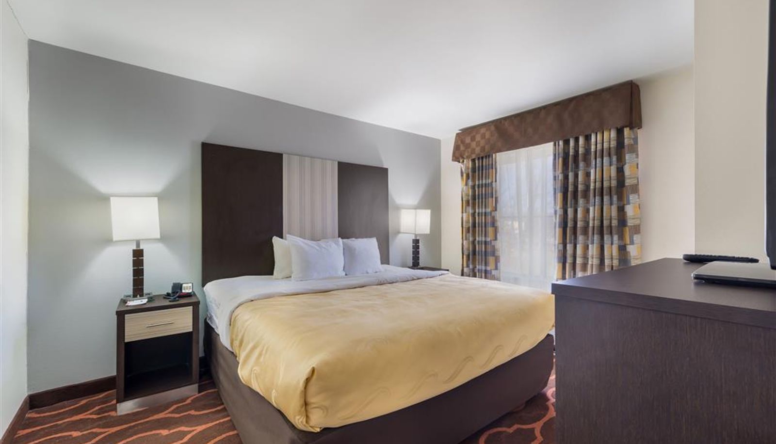 Suite - Quality Inn & Suites Huntsville Research Park Area