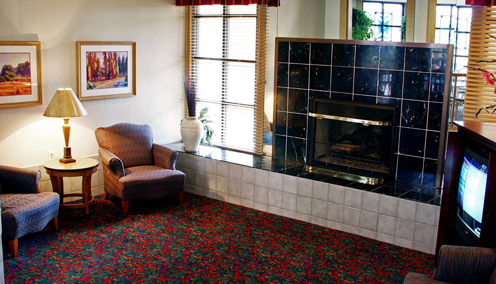 Sala - HomeTowne Studios Birmingham - Highway 280