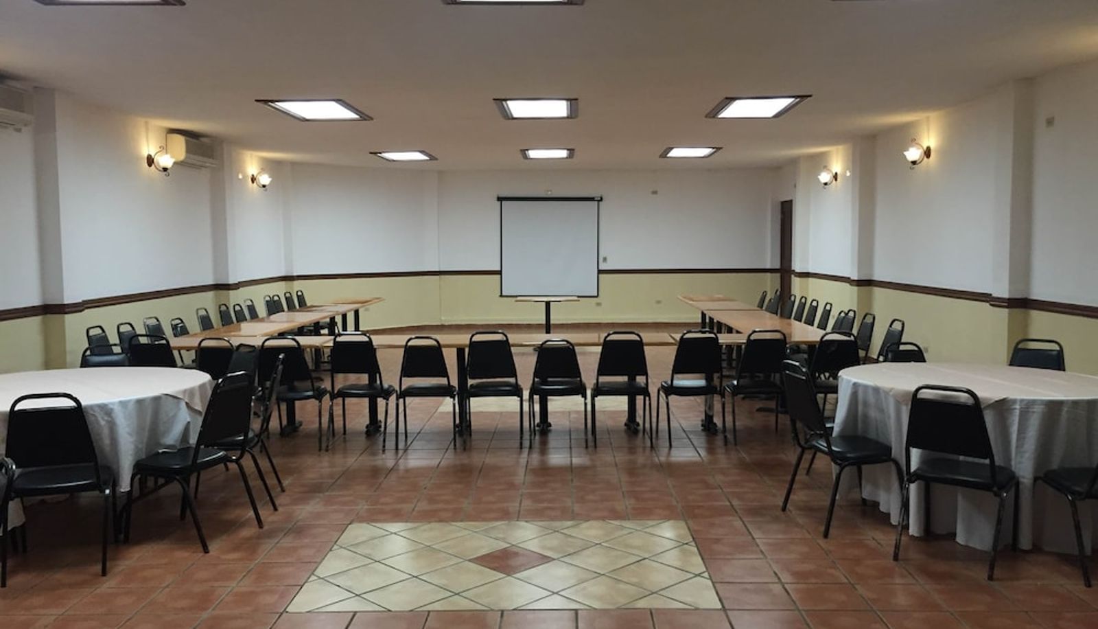 Meeting room - Hotel Maria Luisa Inn & Suites