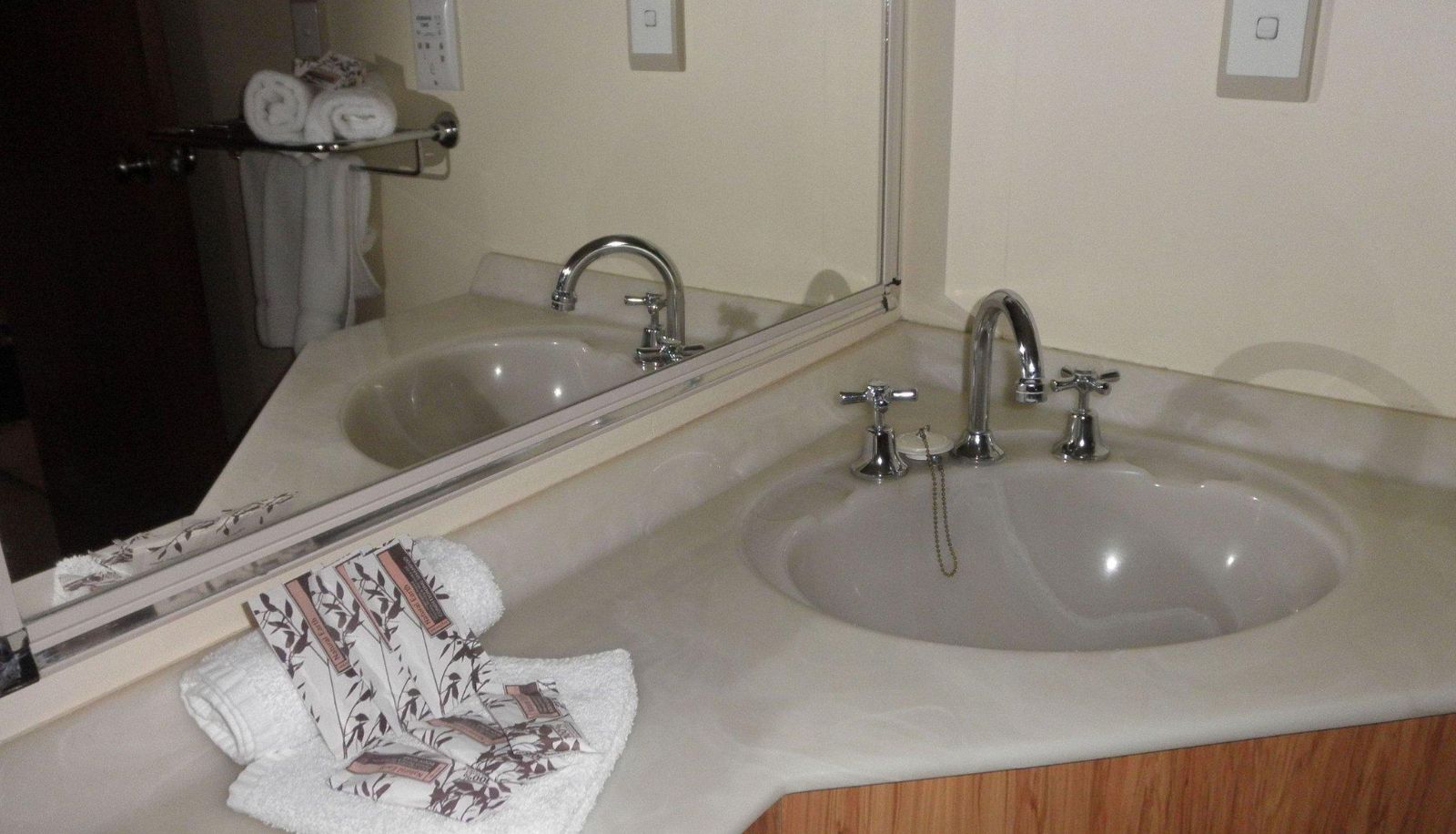 Room - MASTERTON MOTOR LODGE