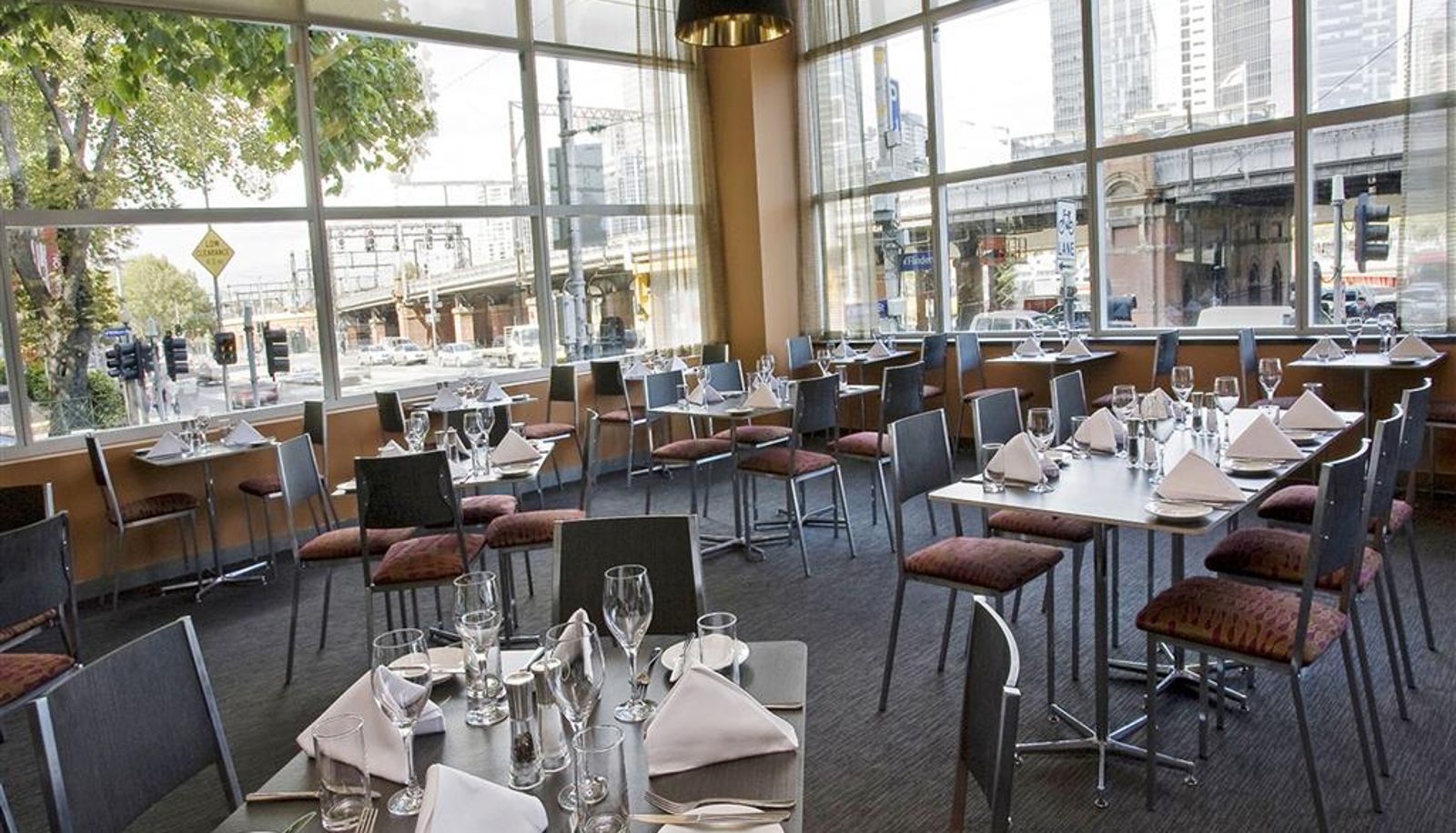 Restaurant - Clarion Suites Gateway
