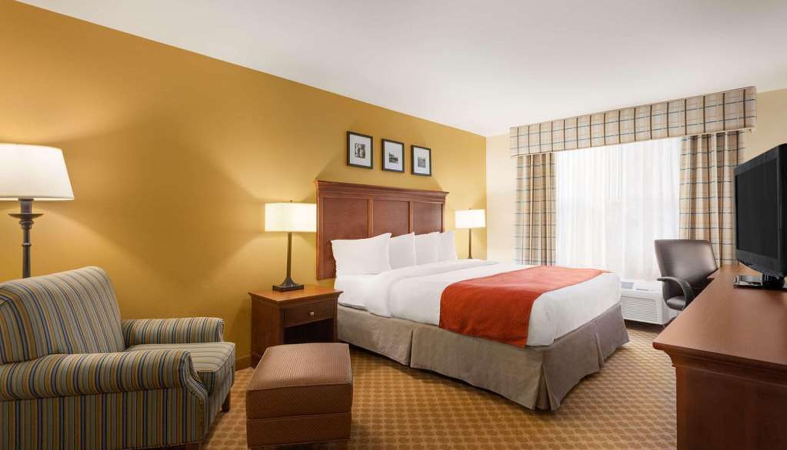 Room - Country Inn & Suites by Radisson Holland MI
