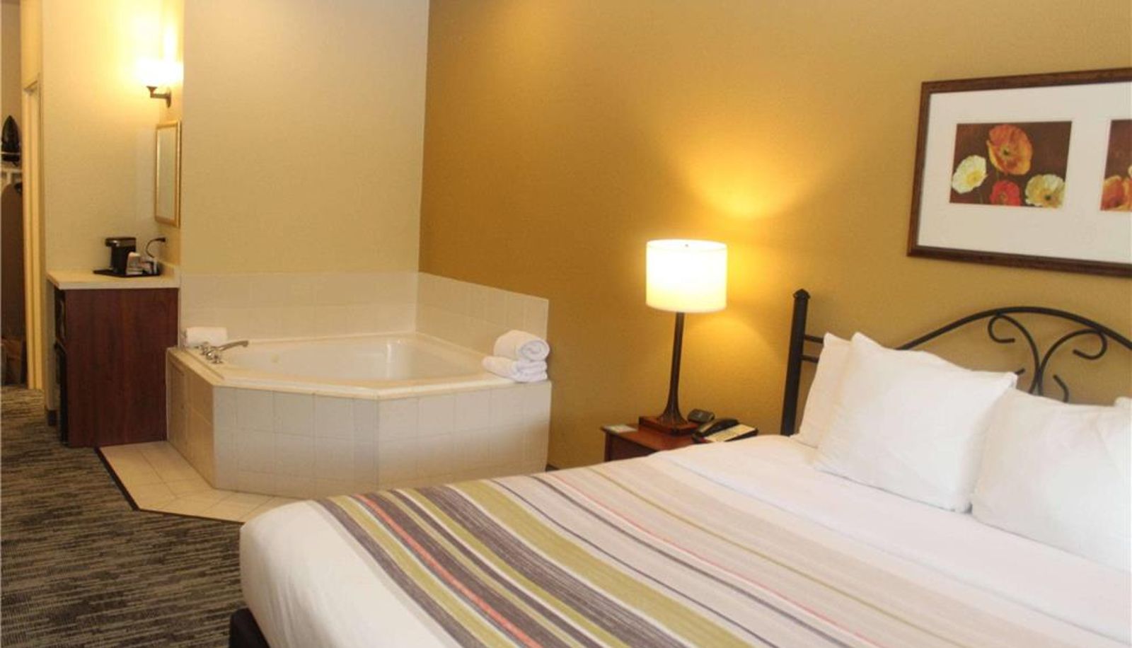 Camera - Country Inn & Suites by Radisson Crystal Lake IL
