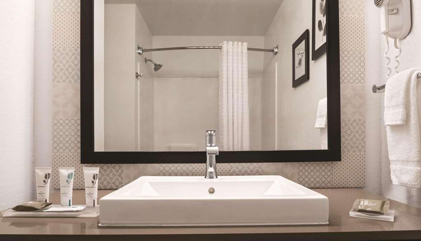 Camera - Country Inn & Suites by Radisson Cottage Grove MN