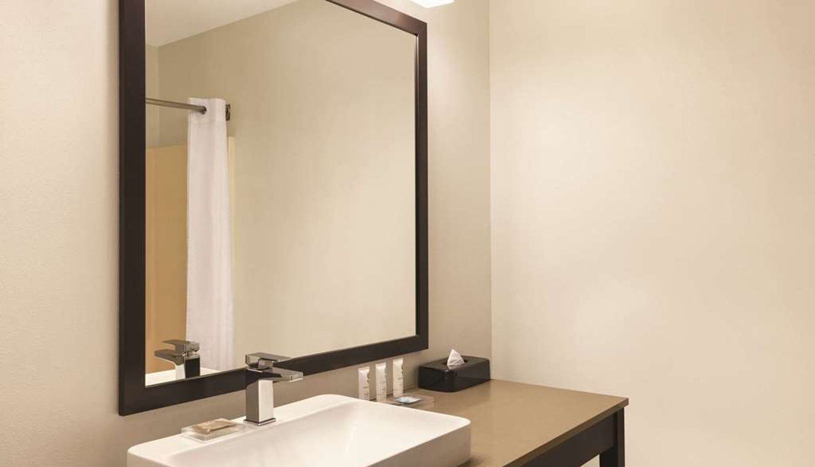 Zimmer - Country Inn & Suites by Radisson Forest Lake MN