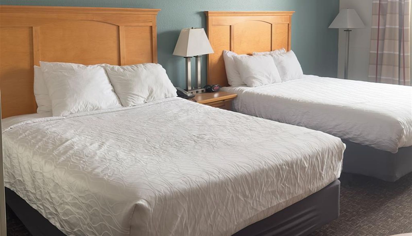 Zimmer - Duluth Inn & Suites Near Spirit Mountain
