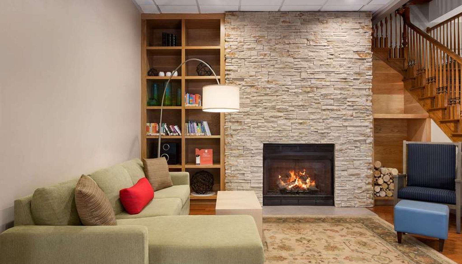 Salón - Spark by Hilton Summerville
