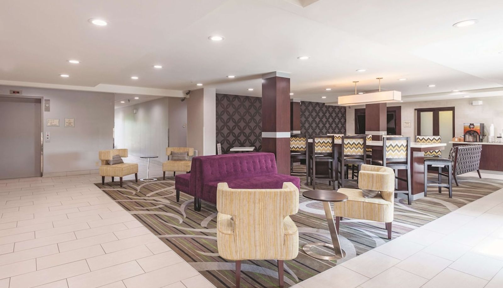Hall - La Quinta Inn & Suites by Wyndham Knoxville North I-75