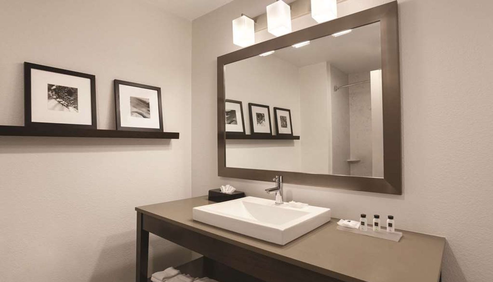 Camera - Country Inn & Suites by Radisson Chattanooga-Lookout Mountain