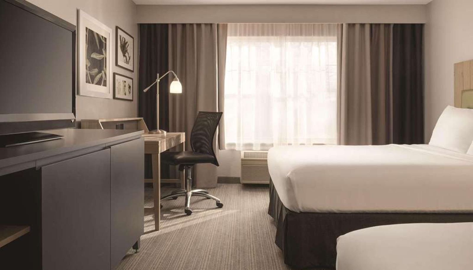 Room - Country Inn & Suites by Radisson Germantown WI
