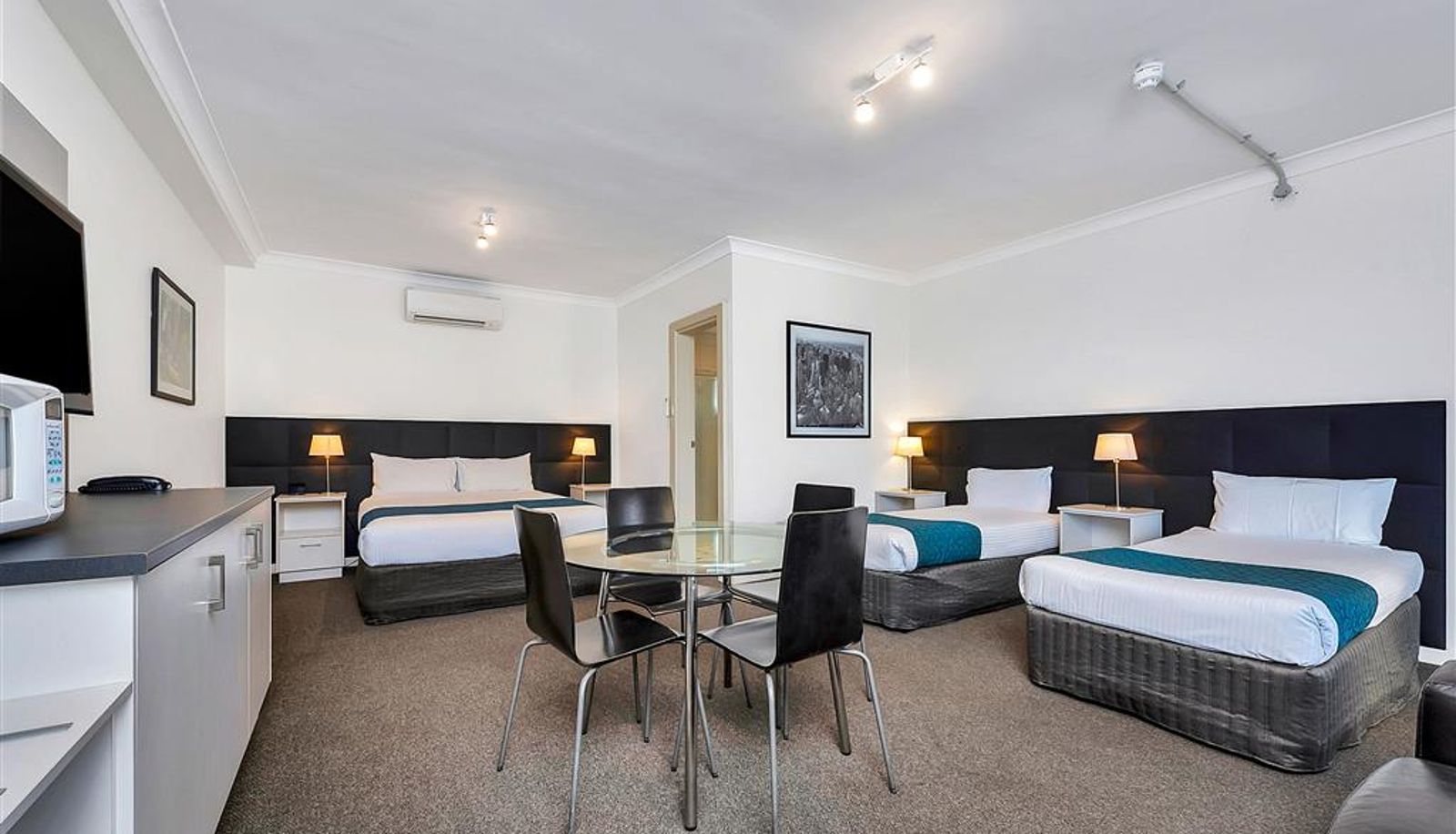 Zimmer - Comfort Inn & Suites Manhattan