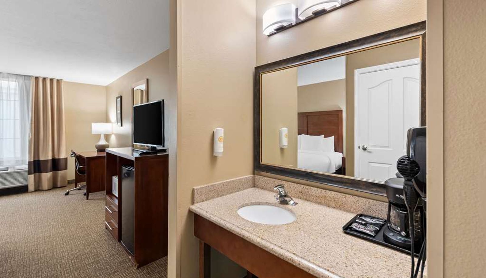 Room - Comfort Inn & Suites El Centro I-8