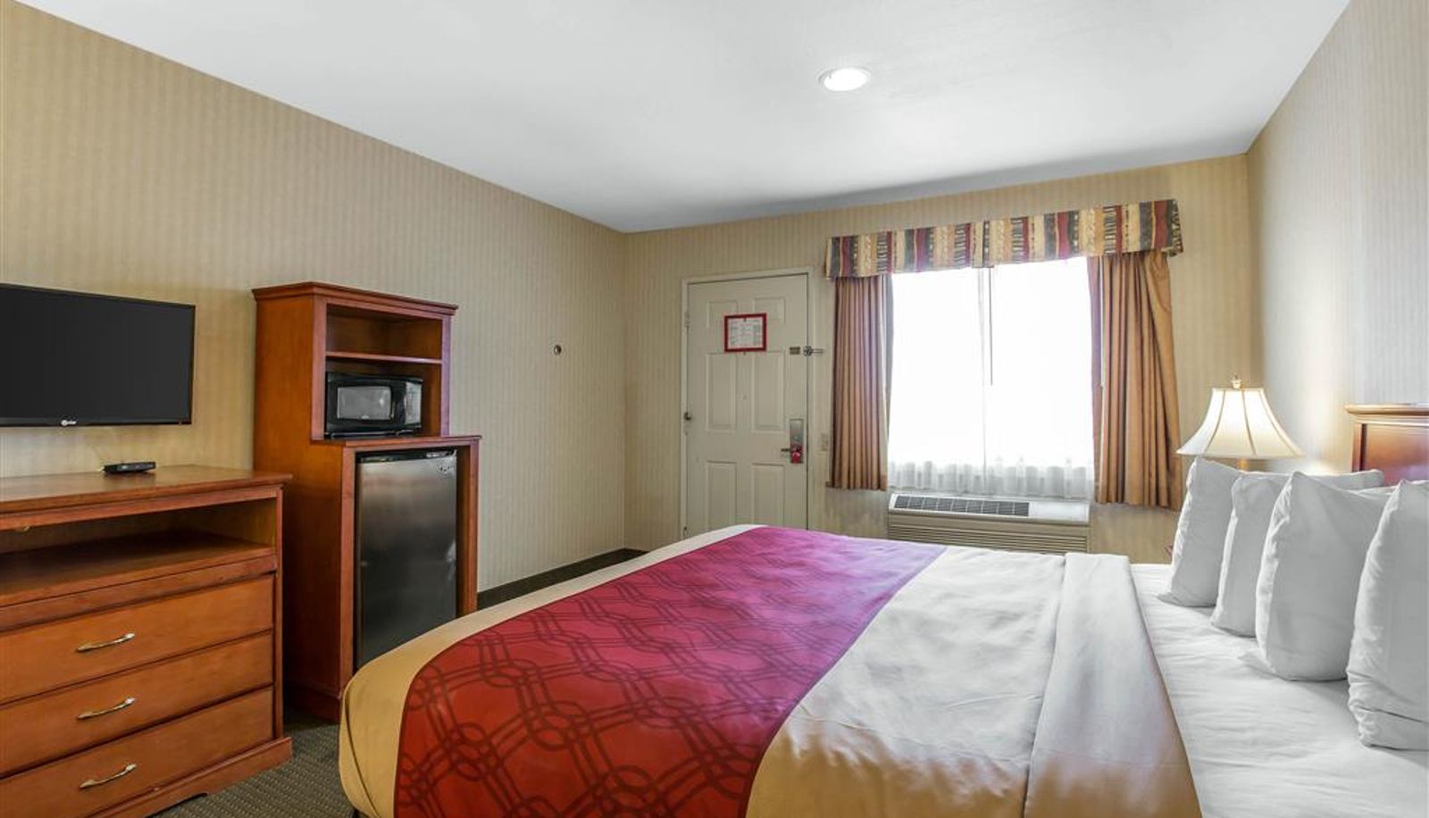 Zimmer - Econo Lodge Inn & Suites Riverside - Corona
