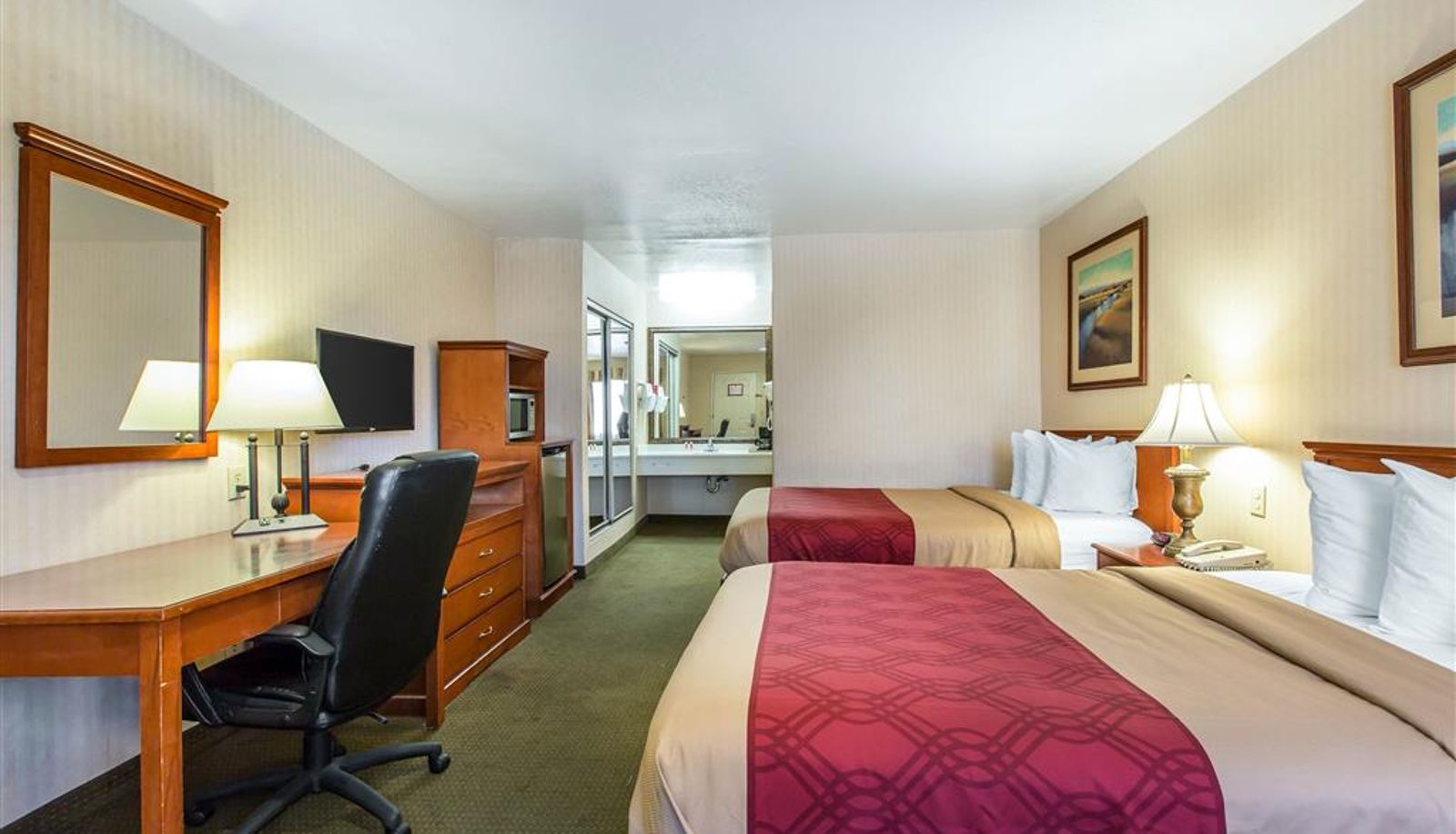 Zimmer - Econo Lodge Inn & Suites Riverside - Corona