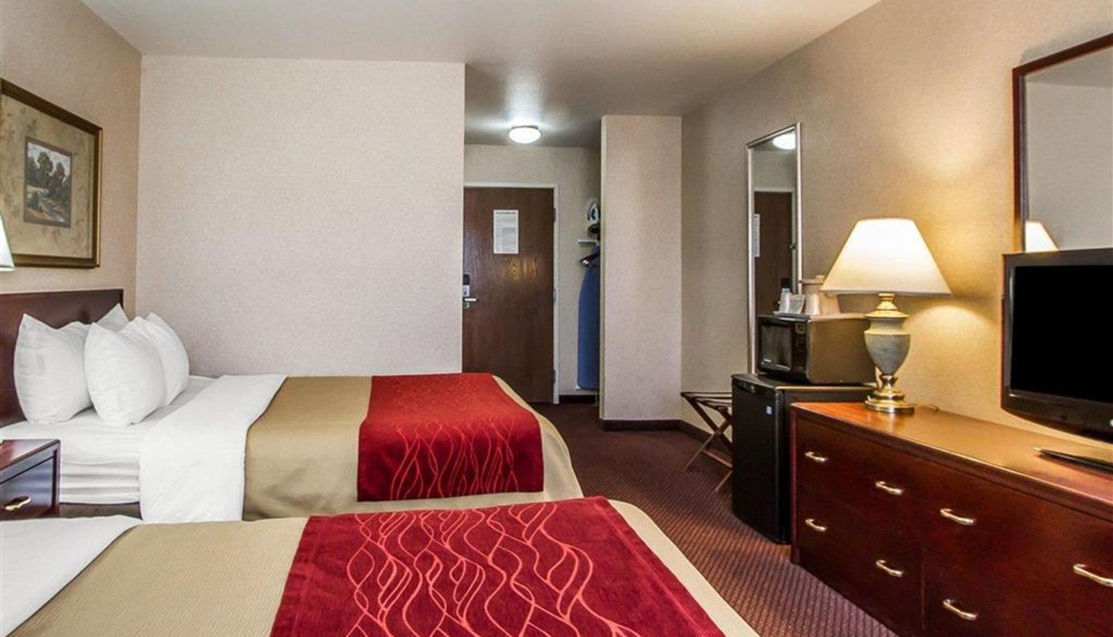Room - Quality Inn & Suites Fort Madison near Hwy 61