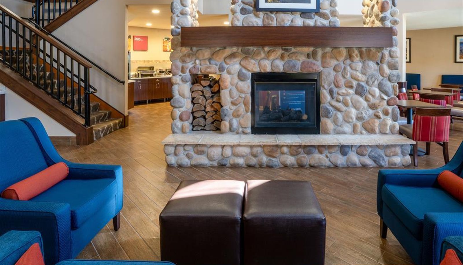 Lobby - Comfort Suites Rapid River Lodge