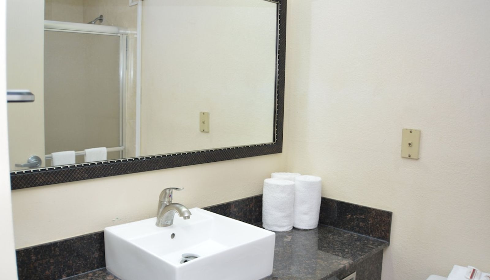 Superior room (double) - Red Roof PLUS+ & Suites Chattanooga - Downtown