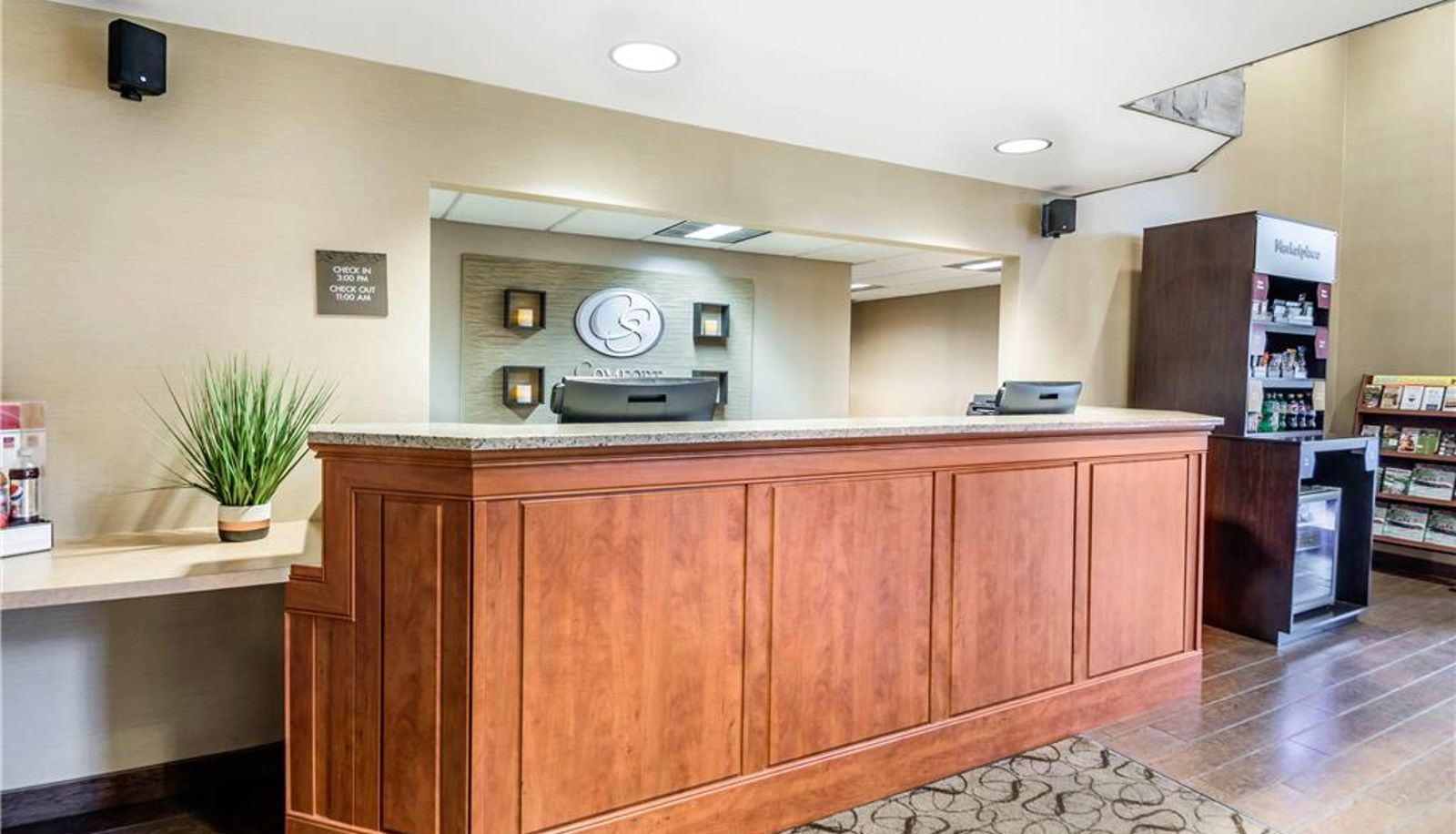 Hall - Comfort Suites at Par 4 Resort