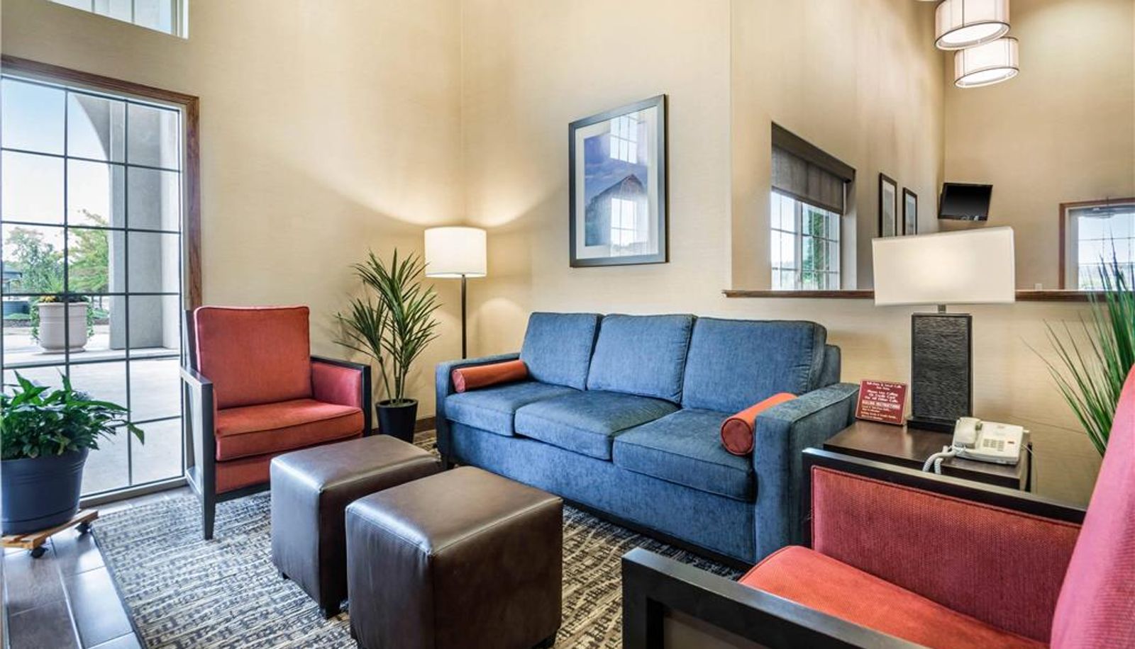 Hall - Comfort Suites at Par 4 Resort