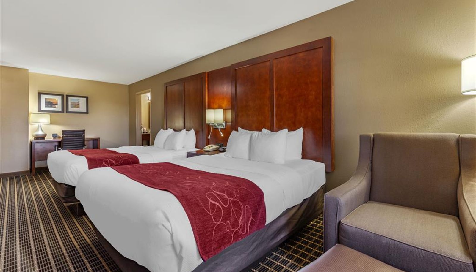 Camera - Comfort Suites Delavan - Lake Geneva Area
