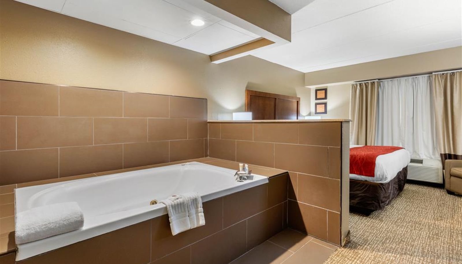 Zimmer - Comfort Inn & Suites Hamilton Place