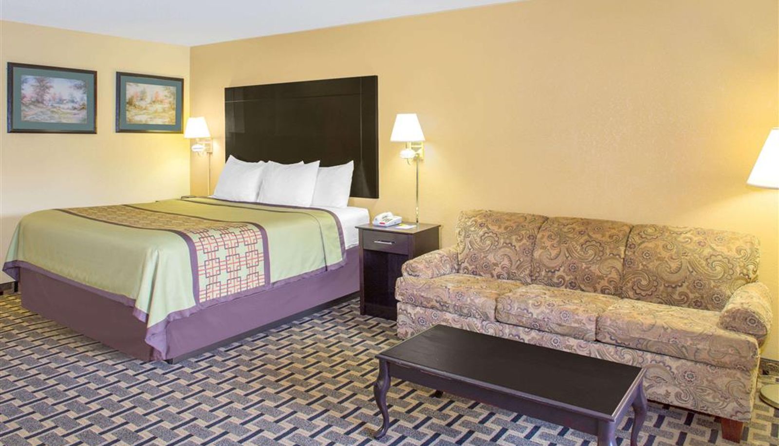 Camera - Days Inn by Wyndham Andalusia