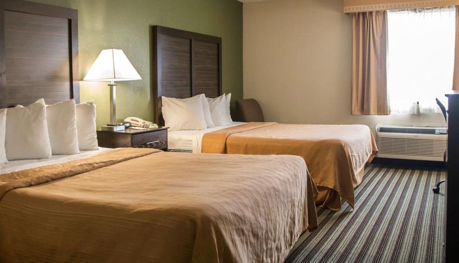 Zimmer - Quality Inn & Suites Loves Park near Rockford