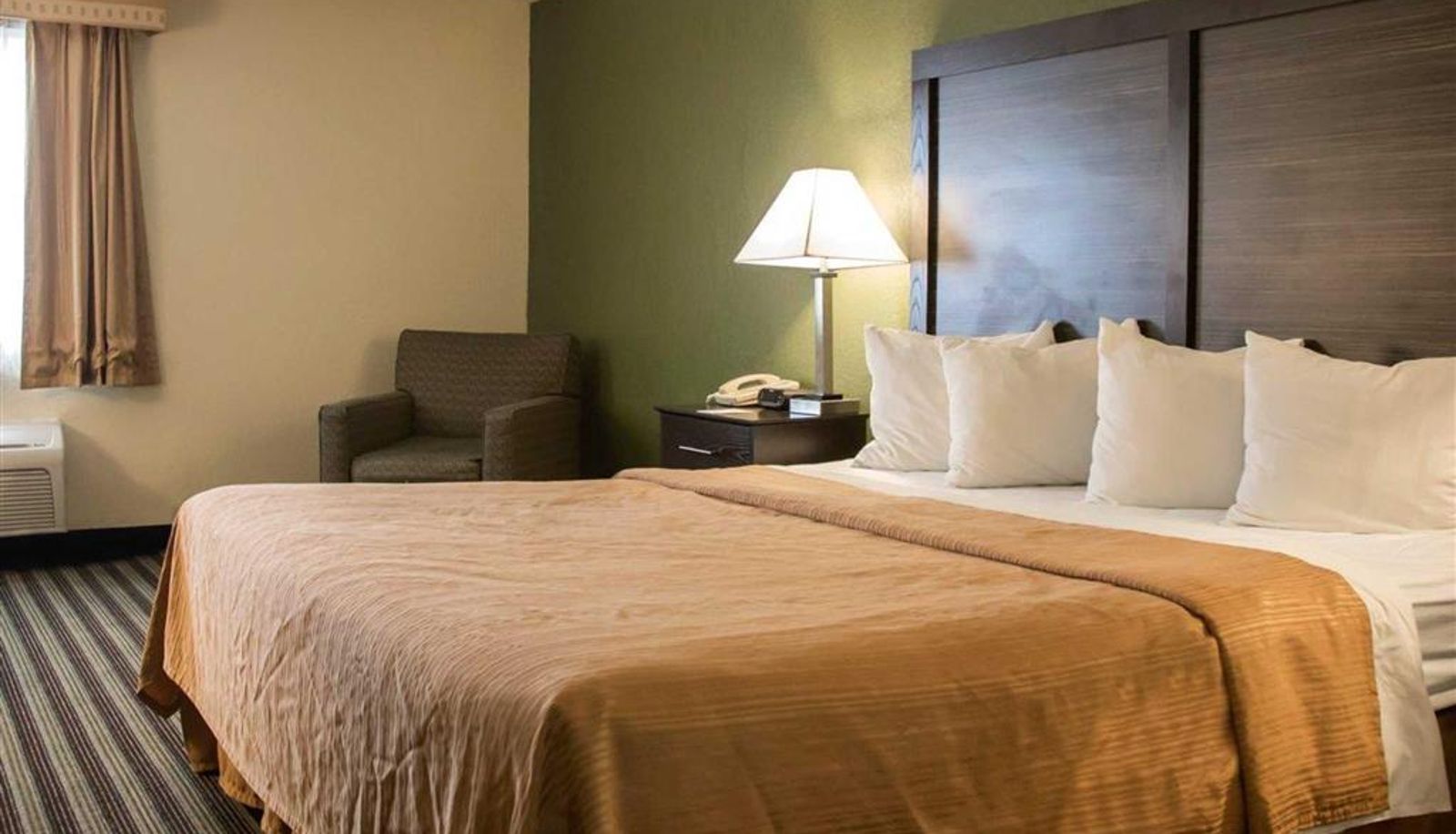 Zimmer - Quality Inn & Suites Loves Park near Rockford