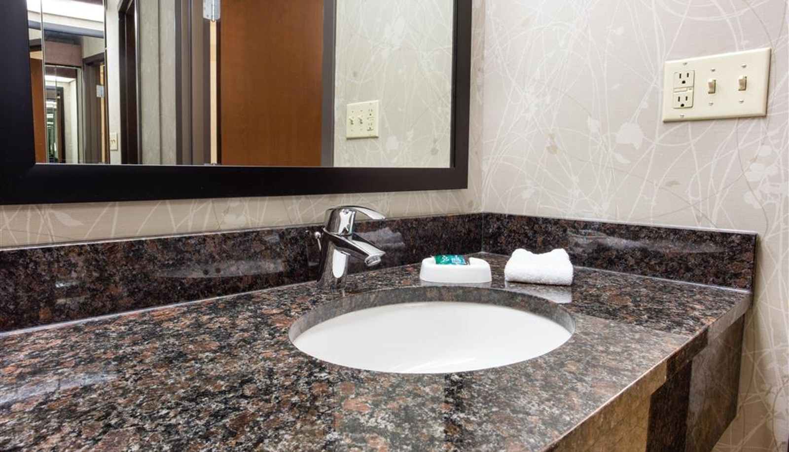 Room - Drury Inn and Suites Kansas City Airport