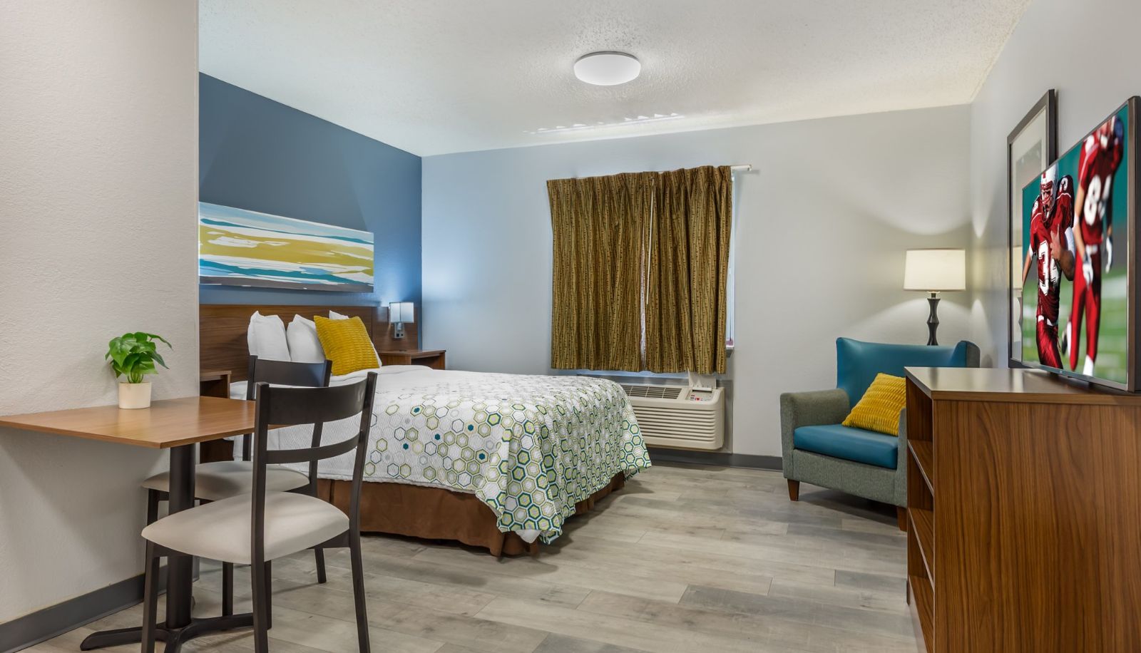 Zimmer - HomeTowne Studios & Suites Greensboro
