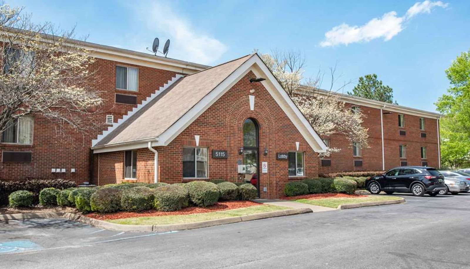 Buitenaanzicht - Suburban Studios Montgomery East I-85