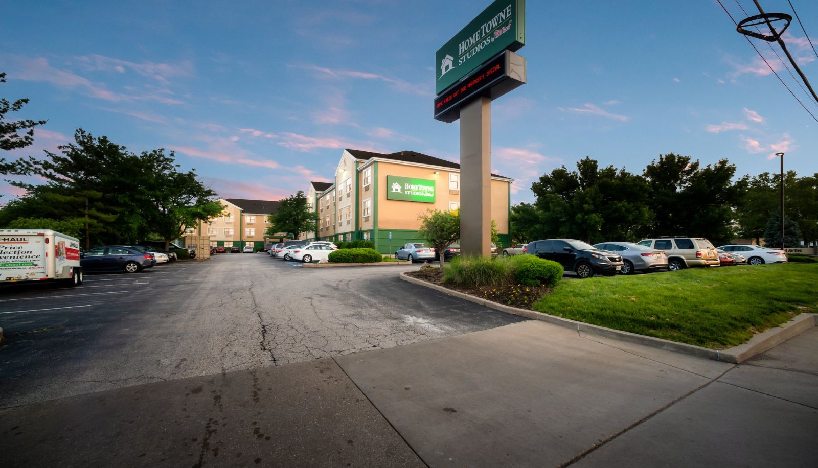 Info - HomeTowne Studios St. Louis - Airport/ N Lindbergh
