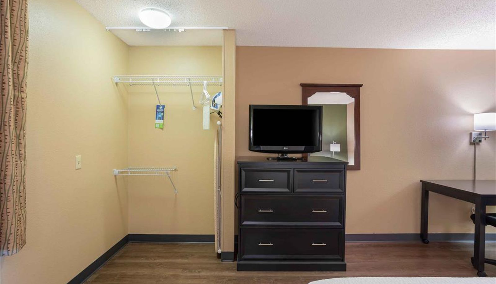 Room - Extended Stay America Select Suites - Springfield - South