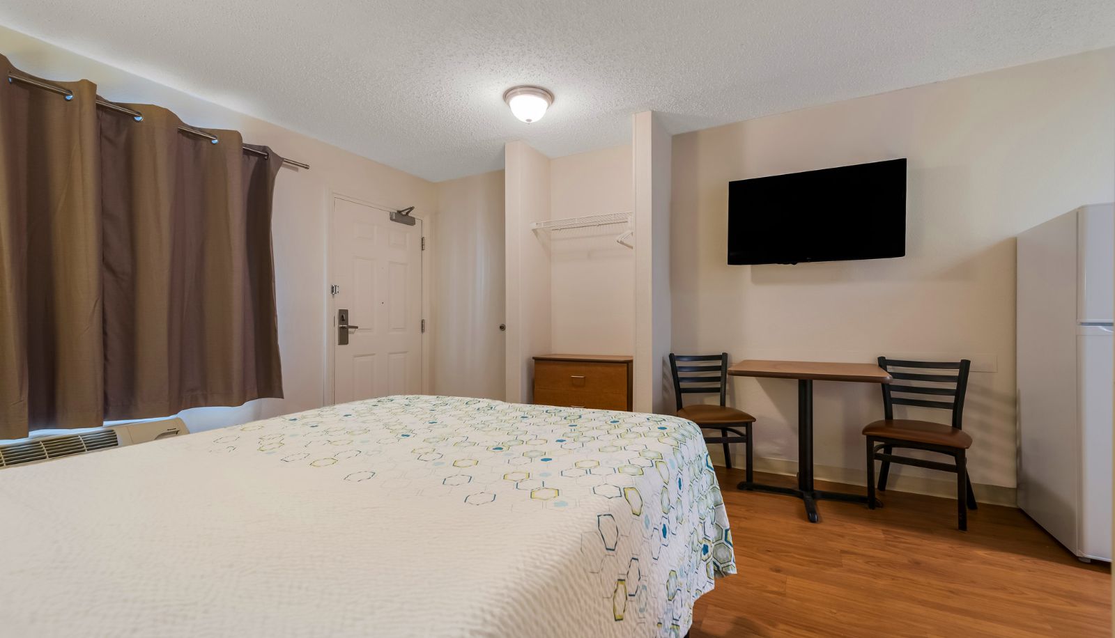 Room - HomeTowne Studios Orlando - UCF Area