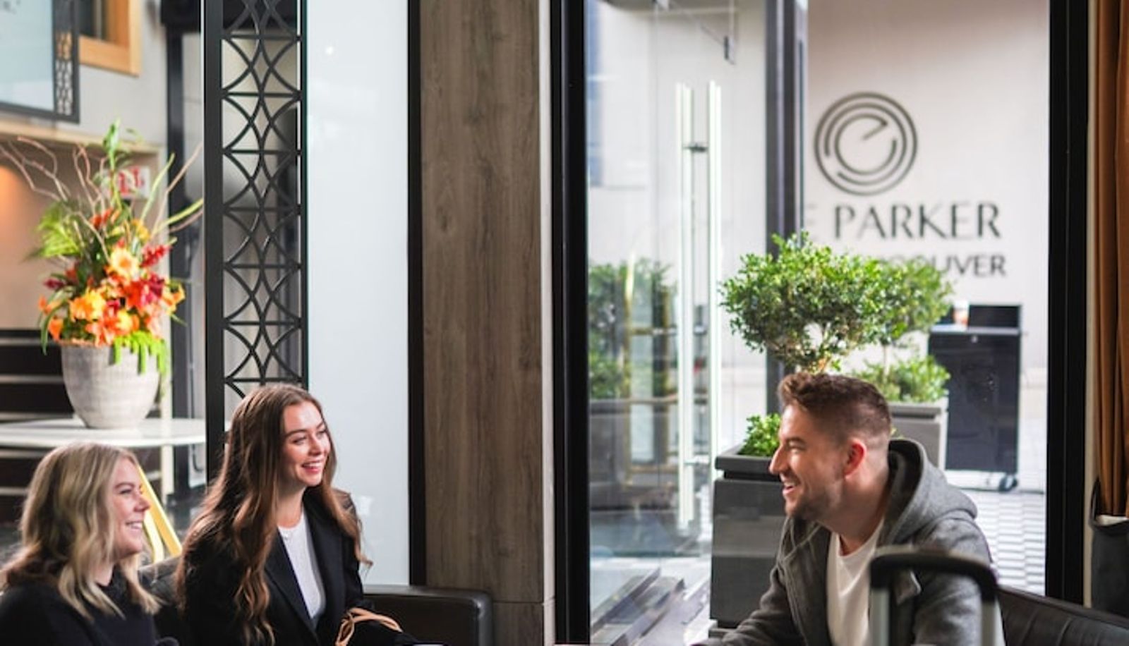 Rezeption - The Parker Hotel Vancouver