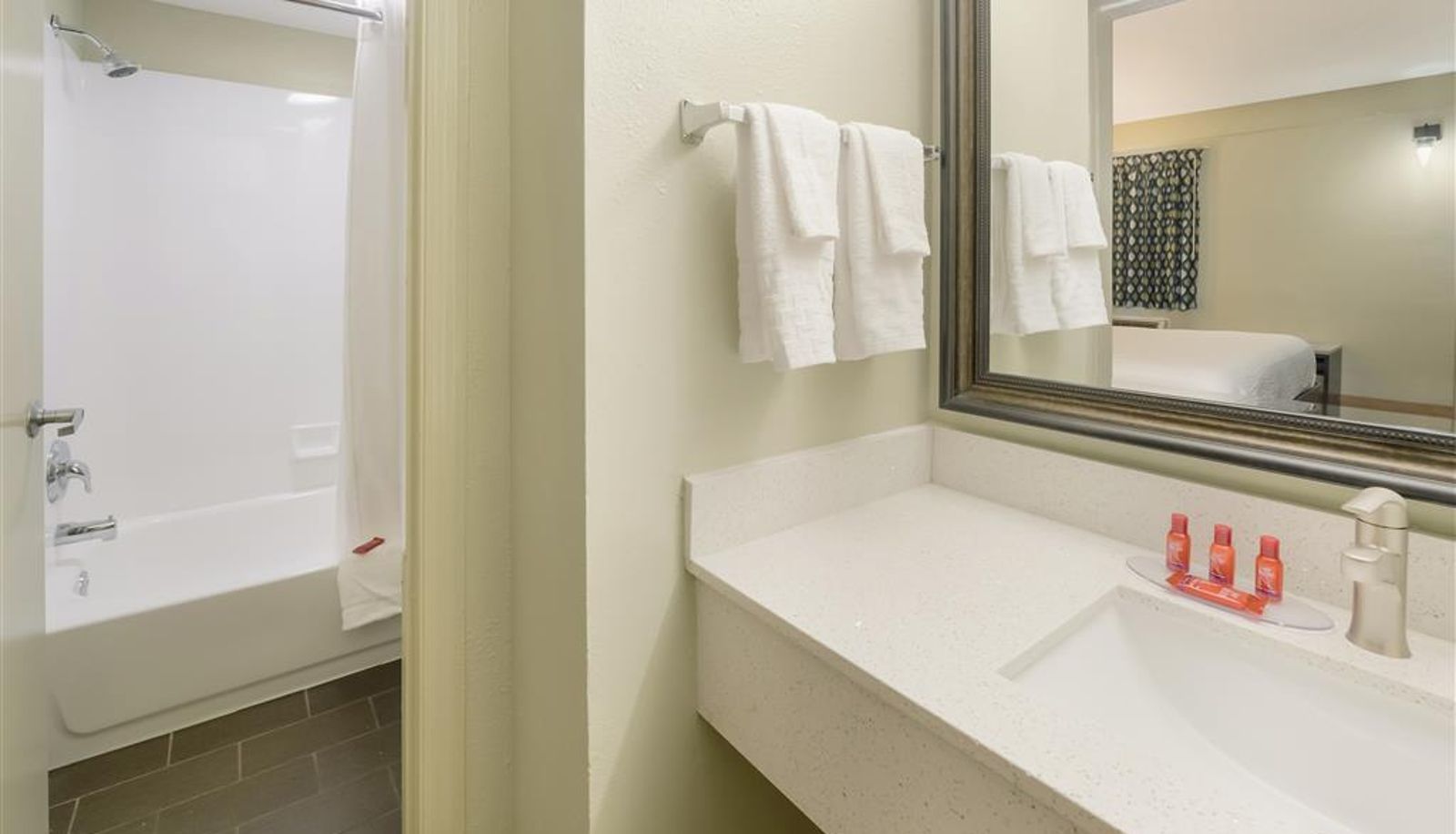 Room - SureStay by Best Western Columbus Downtown