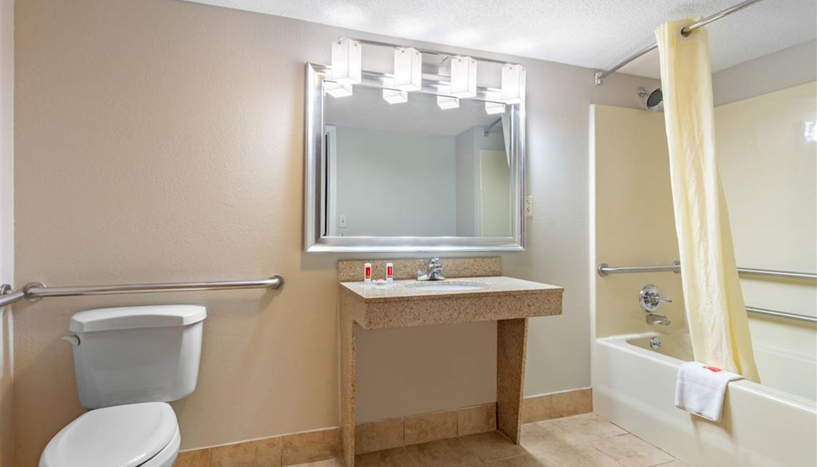Zimmer - Econo Lodge Byron - Warner Robins