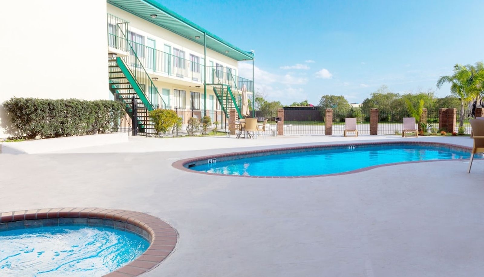 Basen - Marina Inn & Suites Chalmette - New Orleans