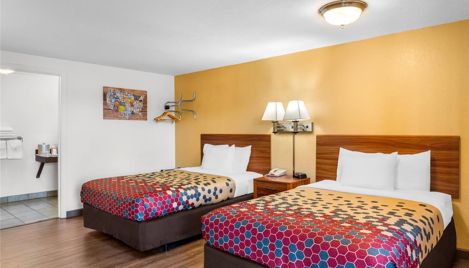 Zimmer - Econo Lodge