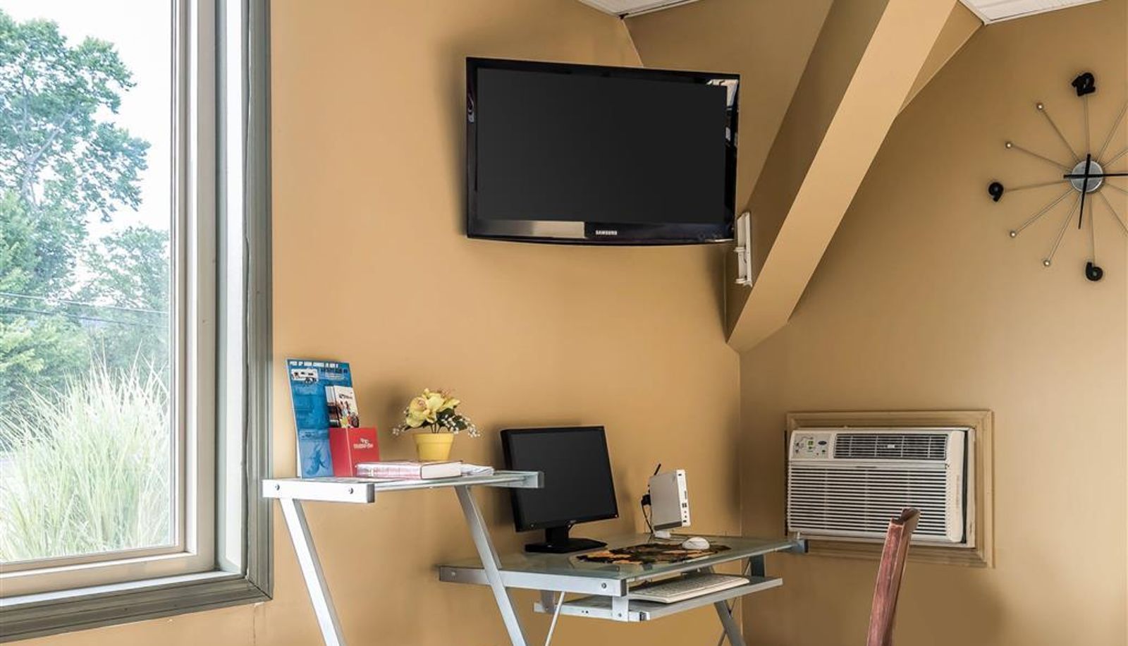 Business centre - Econo Lodge Inn & Suites