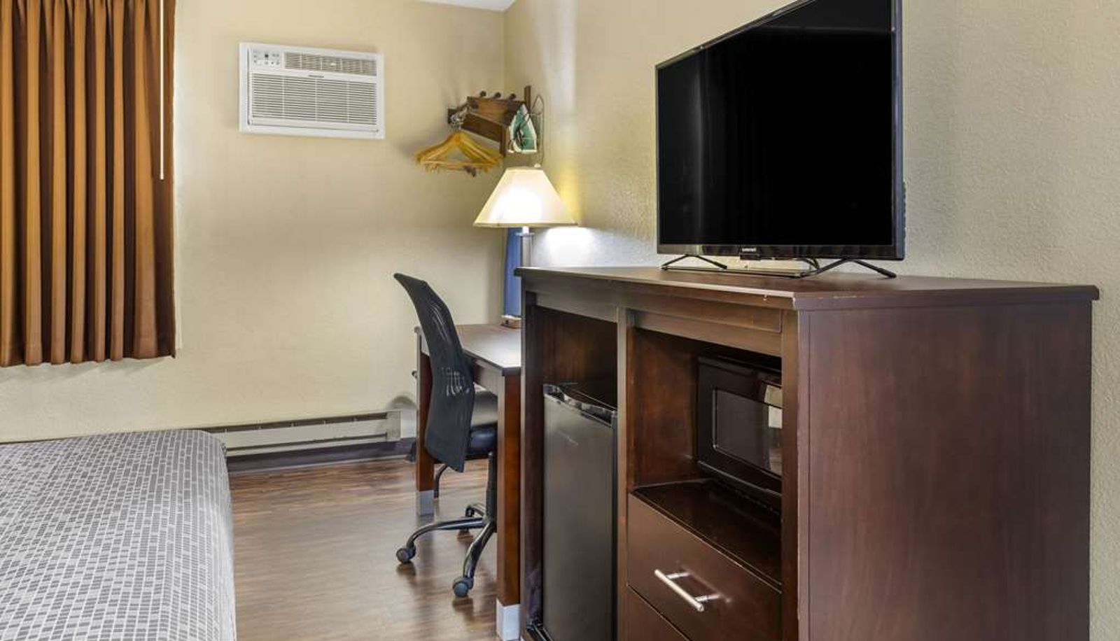Room - Econo Lodge La Crosse North