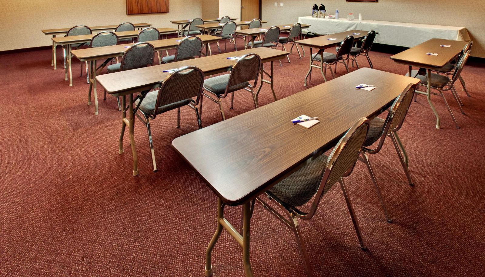Sala de conferencias - SureStay Plus Hotel by Best Western Watertown